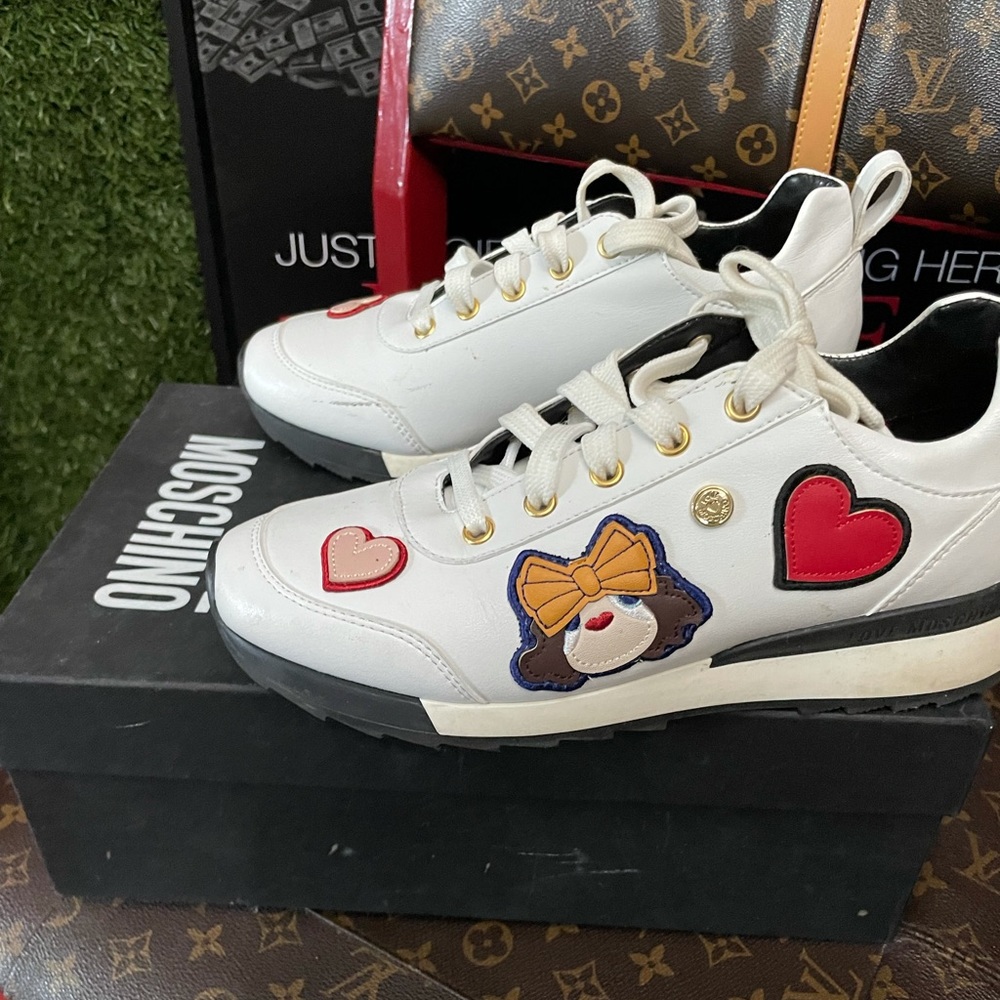 Moschino size 37